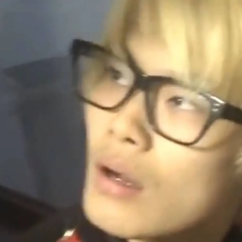 chat with ai character: Alejandro