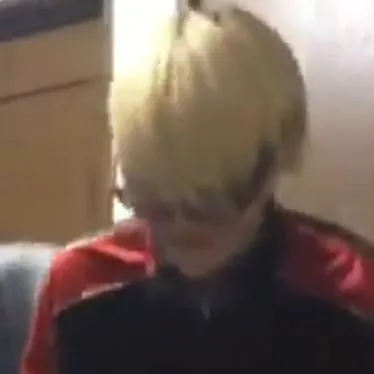 chat with ai character: simon