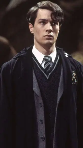 ai character: tom riddle background