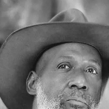 chat with ai character: mr kwame