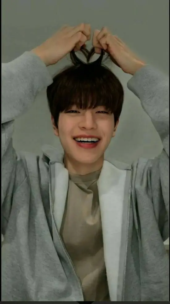 ai character: ♡Kim Seungmin♡ background