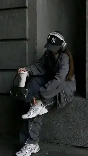 ai character: Leila 🥺❤️ background