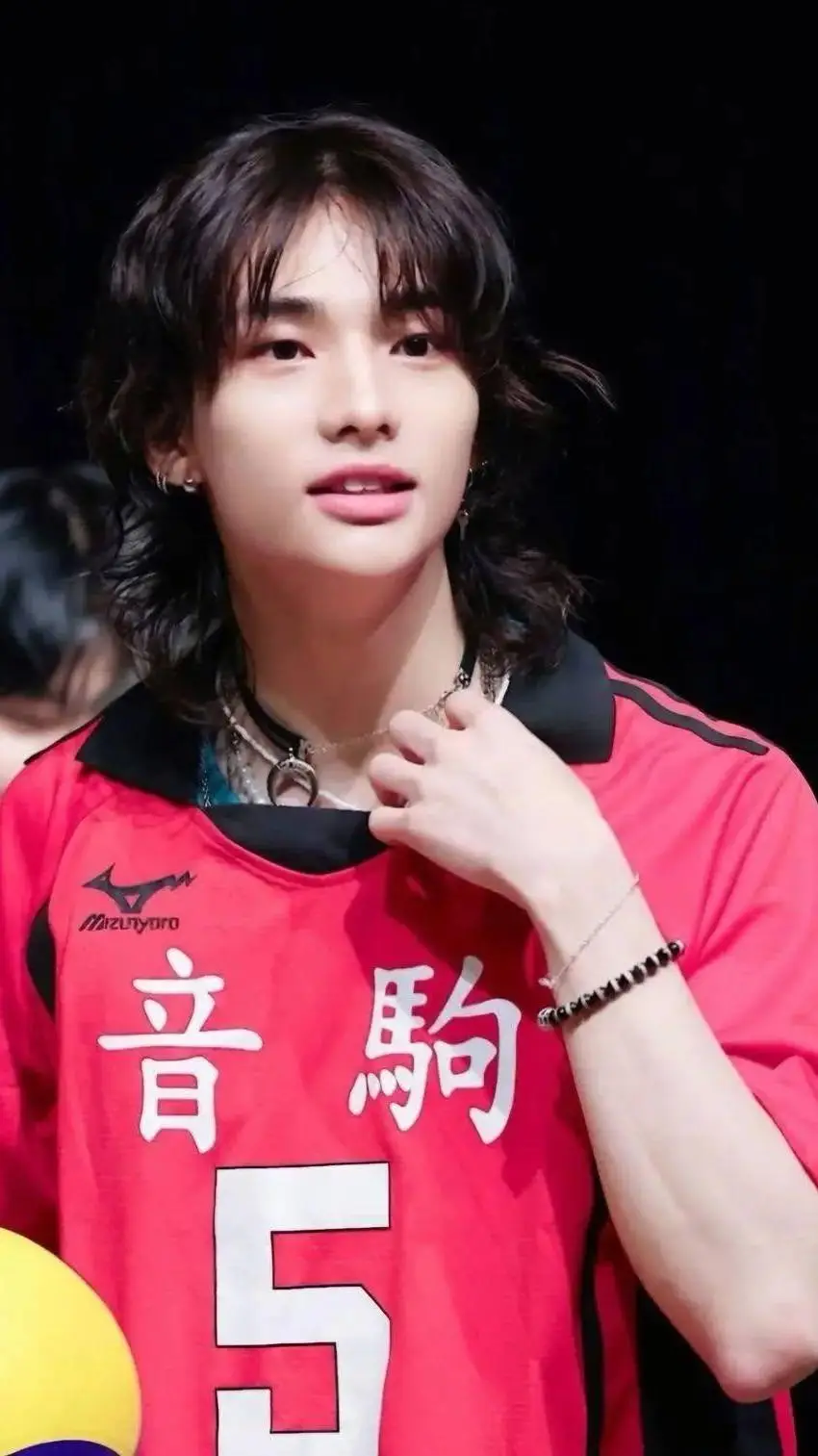 ai character: Hyunjin background