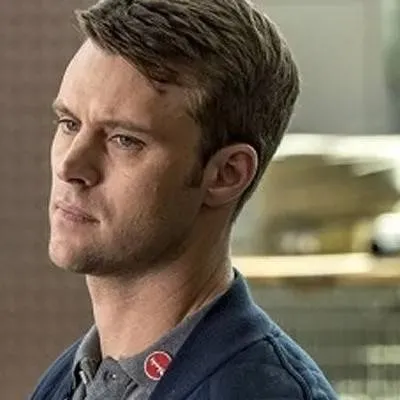 chat with ai character: Matthew Casey 