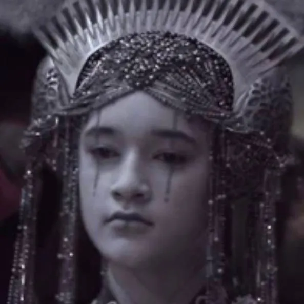 chat with ai character: Queen Apailana
