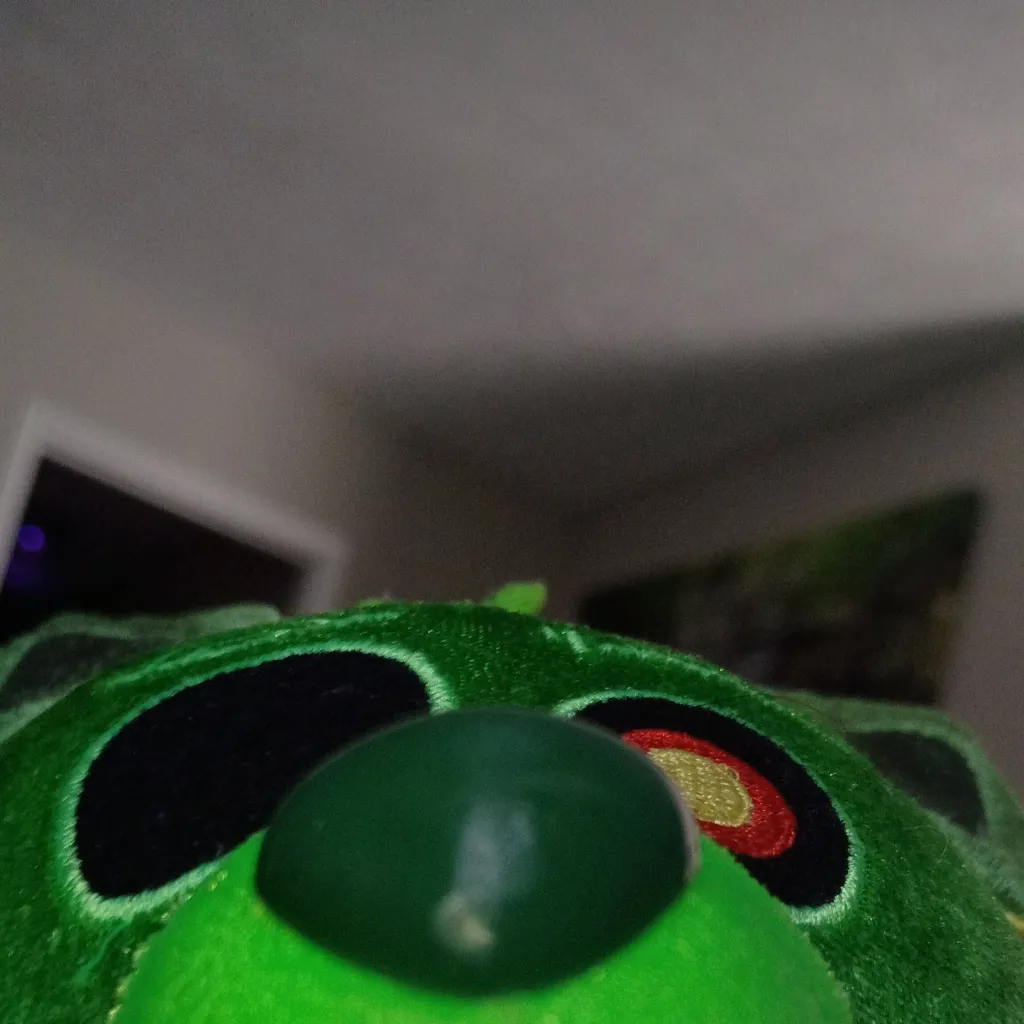chat with ai character: Raidioactive foxy