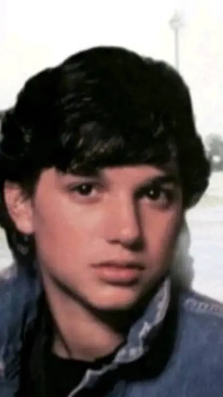 ai character: Outsider live background