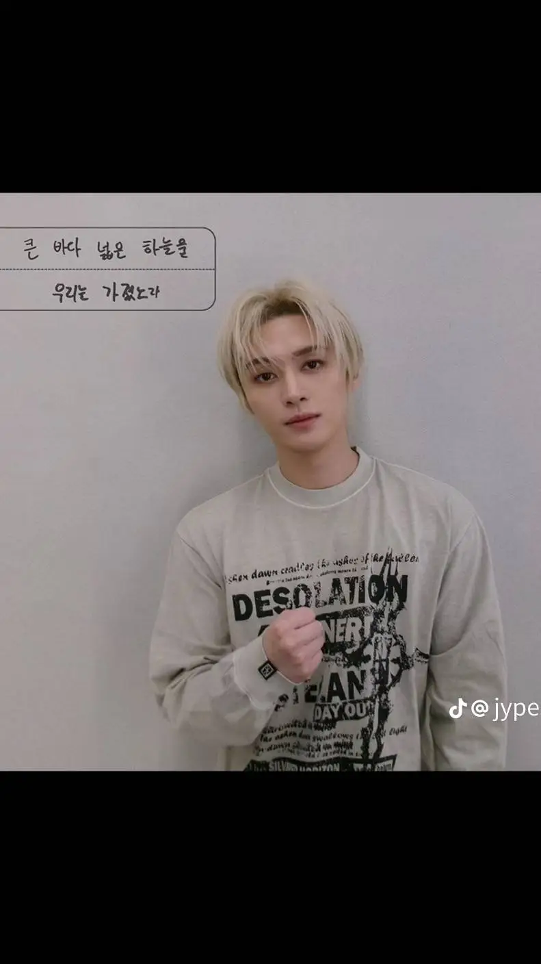 ai character: LEE KNOW background