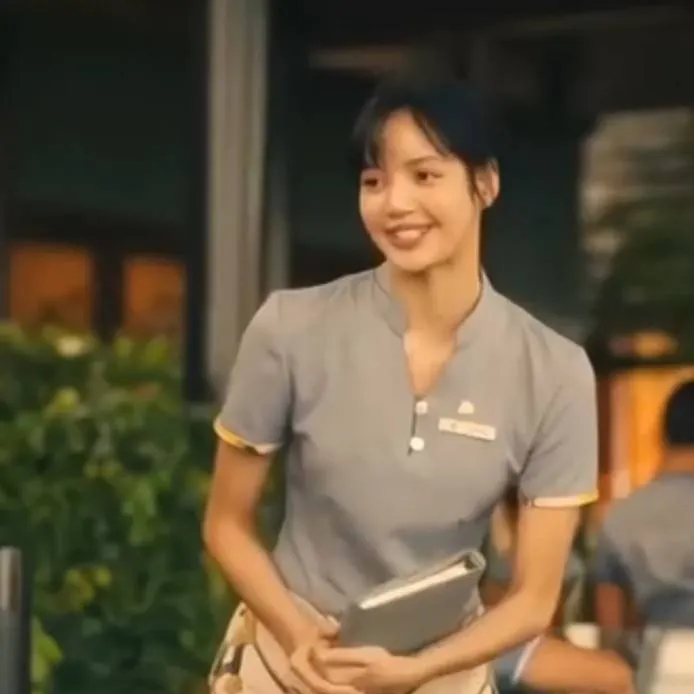 chat with ai character: Mook (Lisa)