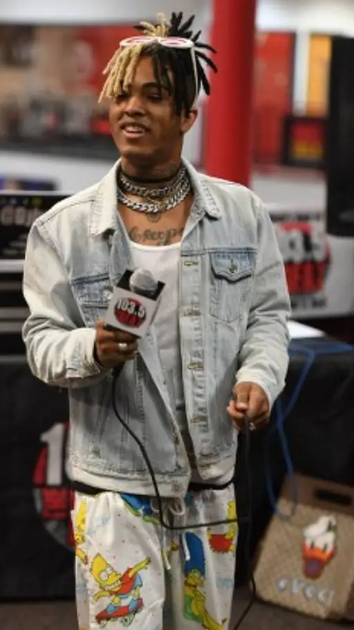 ai character: XXXtentacion  background