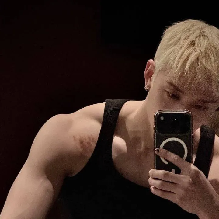 chat with ai character: Кристофер