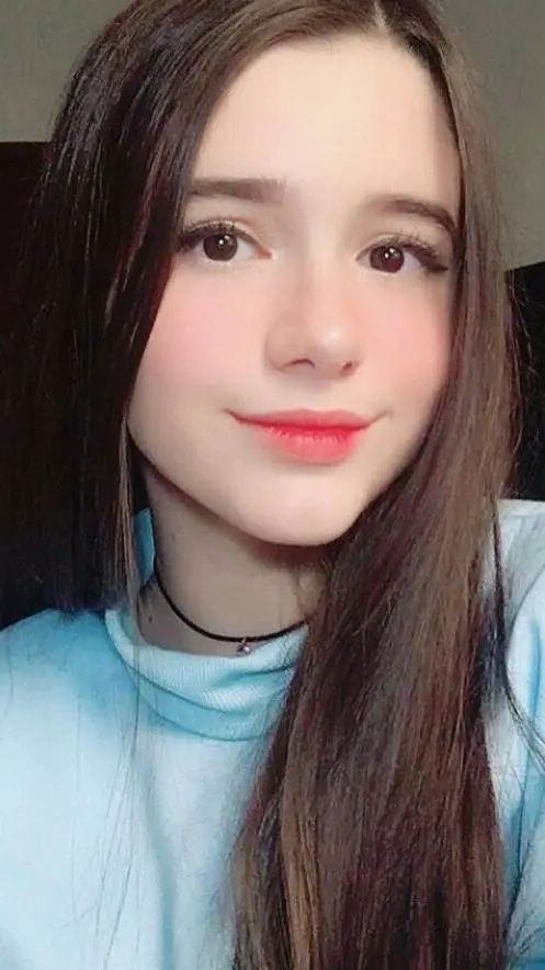 ai character: Lívia  background