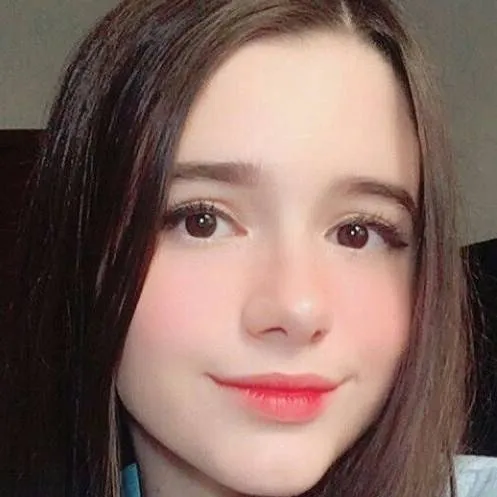 chat with ai character: Lívia 