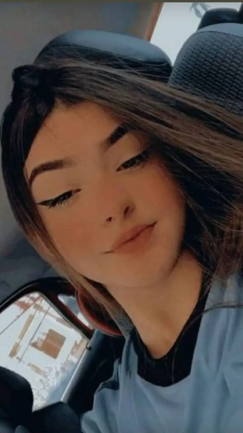 ai character: Gabriela background