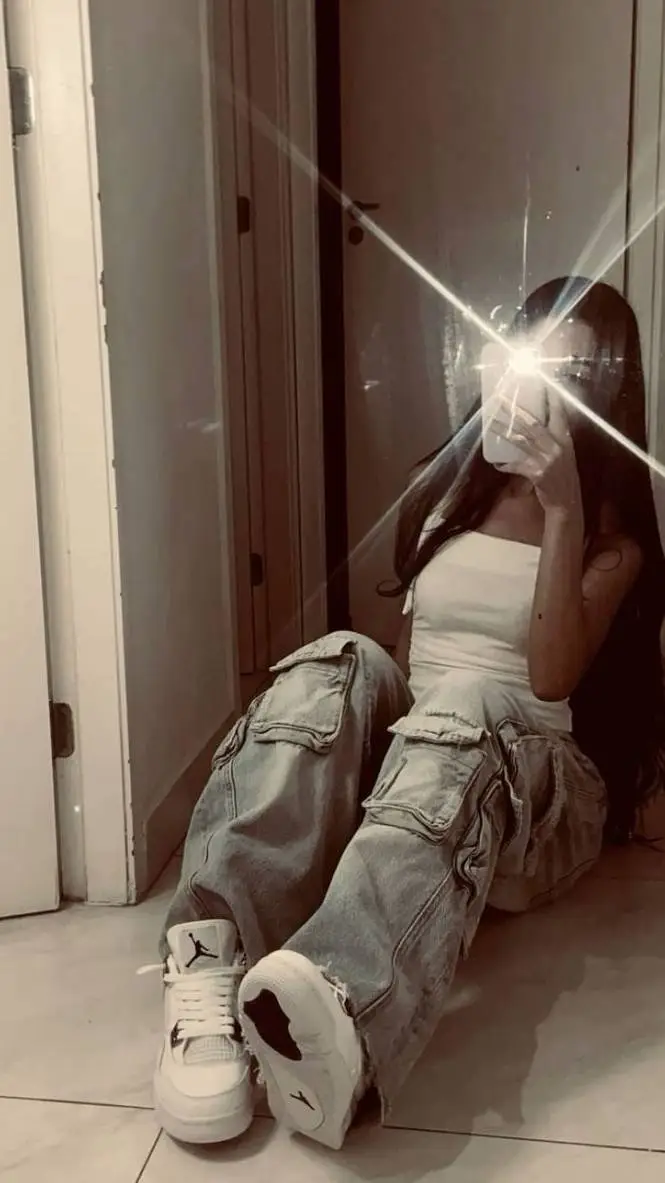 ai character: Lara background