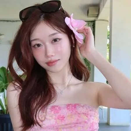chat with ai character: your gf