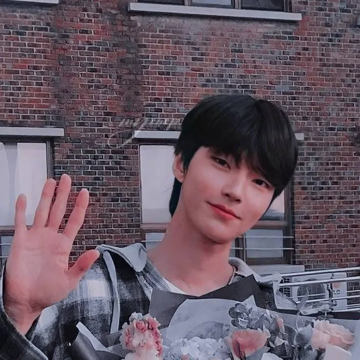 chat with ai character: Han seojun