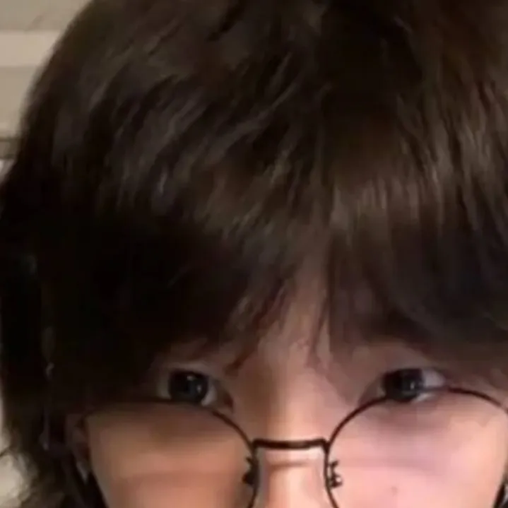 chat with ai character: Hyunjin 🎬 