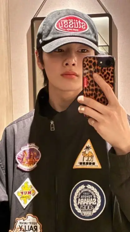 ai character: 👀I.n👀 background