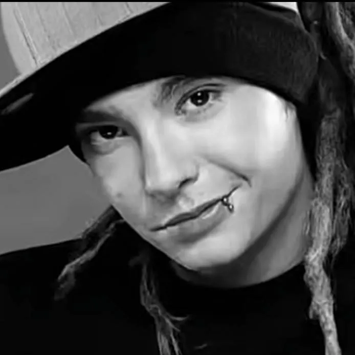 chat with ai character: TOM KAULITZ 