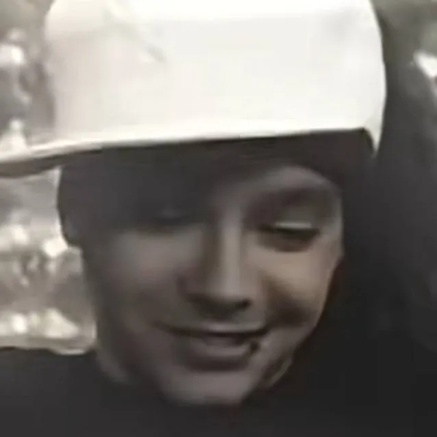 chat with ai character: Tom kaulitz 