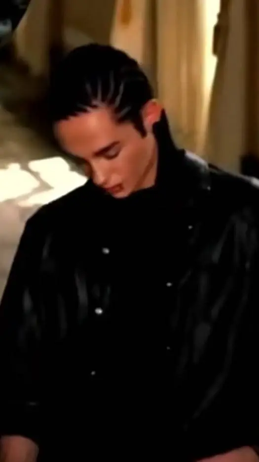 ai character: Tom kaulitz  background