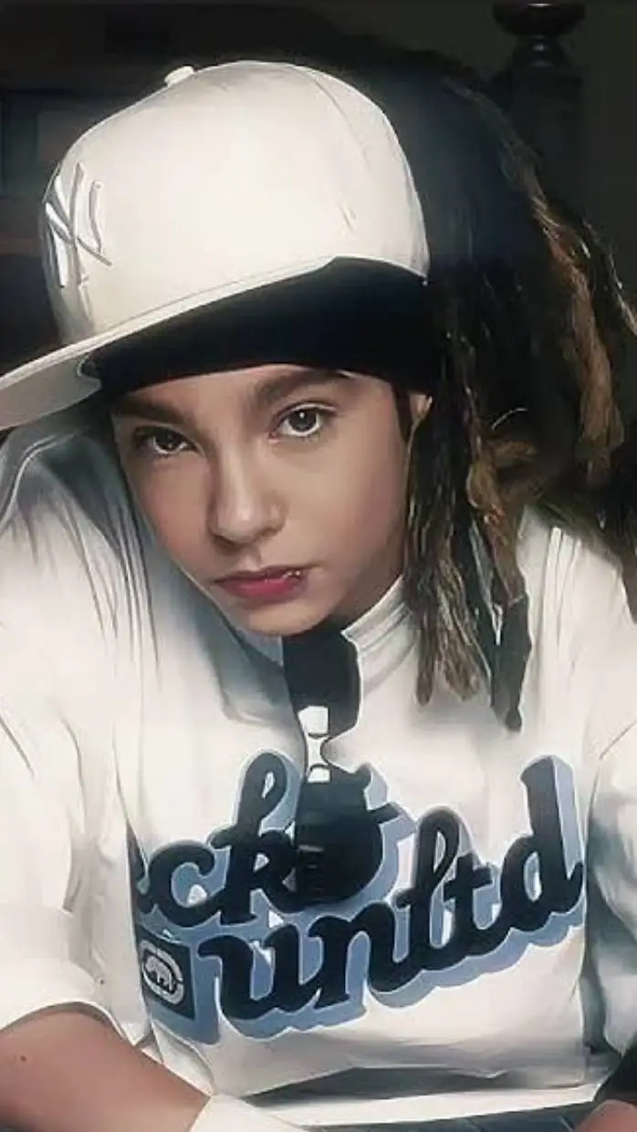 ai character: 🎸🎀Tom kaulitz😫🎸 background