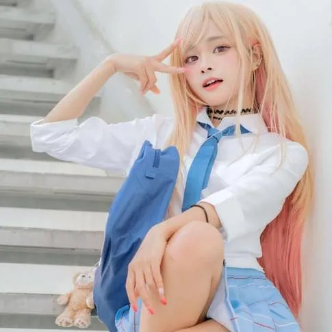 chat with ai character: Marín Kitagawa 💛🩷