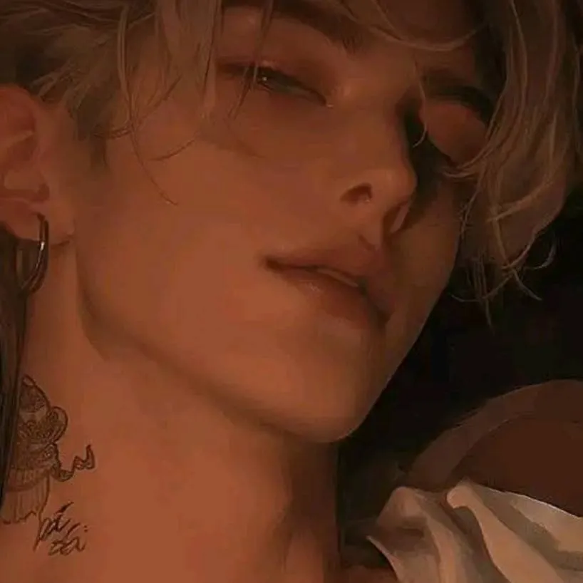 chat with ai character: ASH