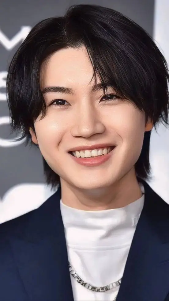ai character: dori sakurada  background