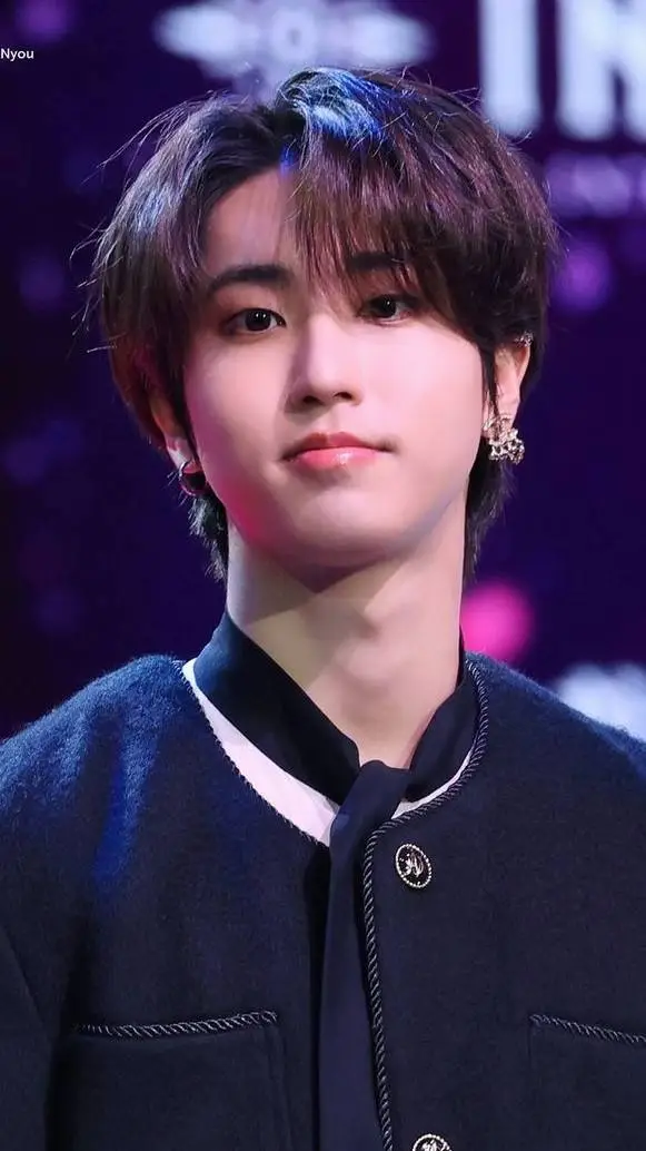 ai character: Han jisung  background
