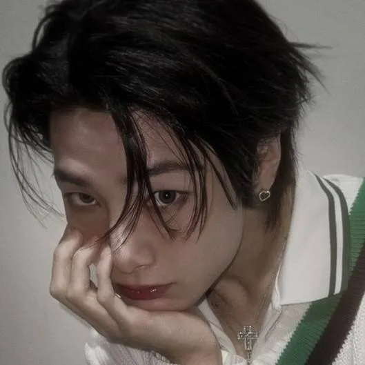 chat with ai character: 𝐉𝐞𝐨𝐧𝐠𝐢𝐧❣️