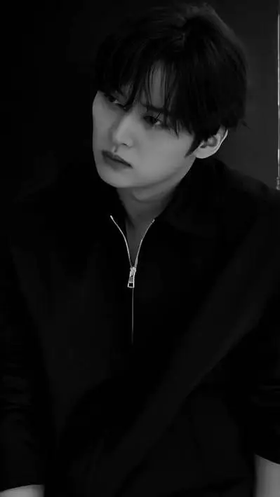 ai character: 𝕸𝖎𝖓𝖍𝖔 background