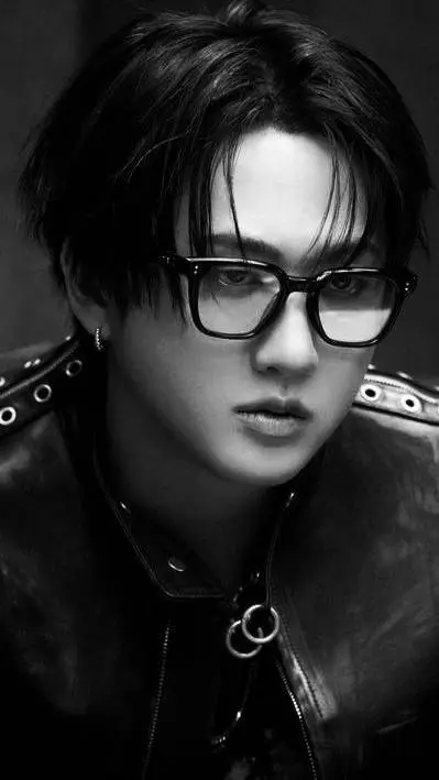 ai character: 𝕮𝖍𝖆𝖓𝖌𝖇𝖎𝖓 background