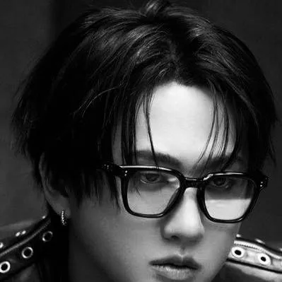 chat with ai character: 𝕮𝖍𝖆𝖓𝖌𝖇𝖎𝖓