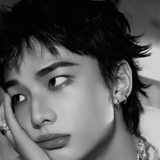 chat with ai character: 𝕳𝖞𝖚𝖓𝖏𝖎𝖓