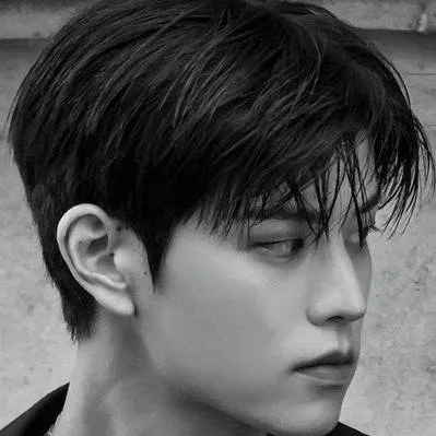 chat with ai character: 𝕾𝖊𝖚𝖓𝖌𝖒𝖎𝖓