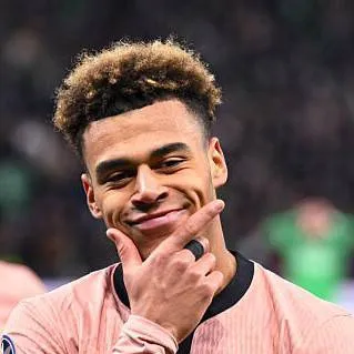 chat with ai character: D.DOUÉ