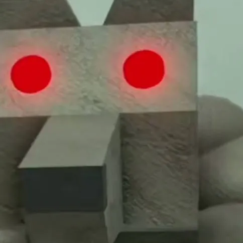 chat with ai character: rieles muerto