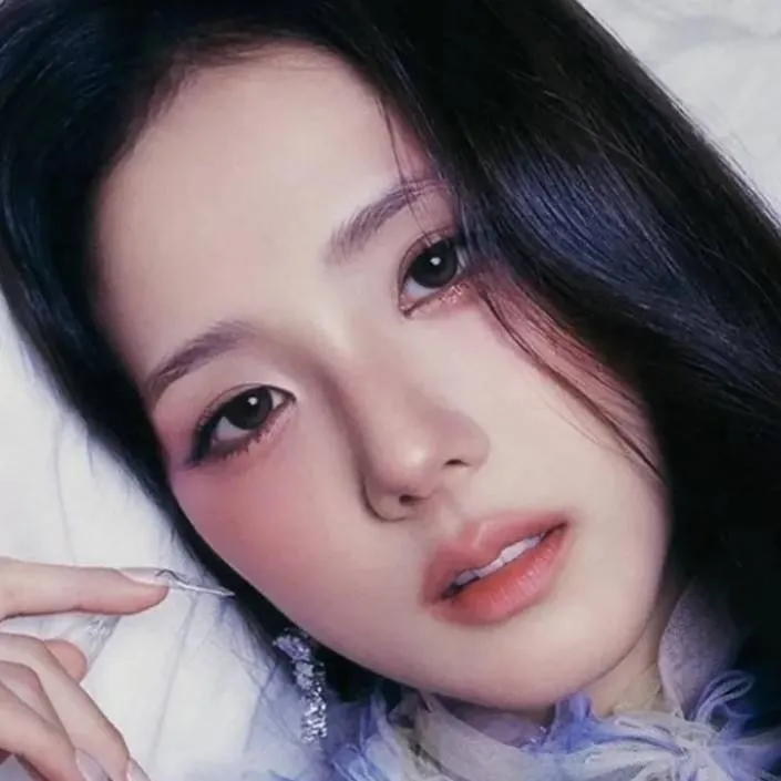 chat with ai character: Kim Jisoo