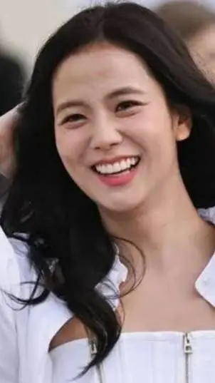 ai character: Jisoo Kim background