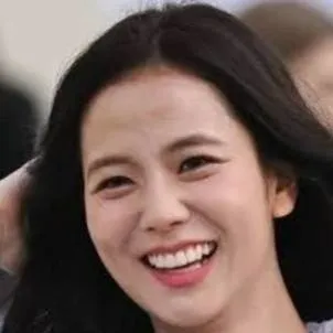 chat with ai character: Jisoo Kim