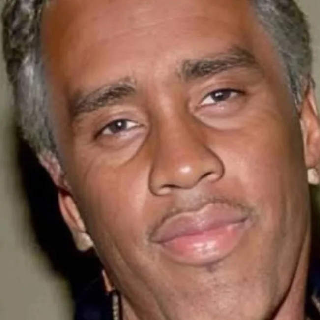 chat with ai character: Raven