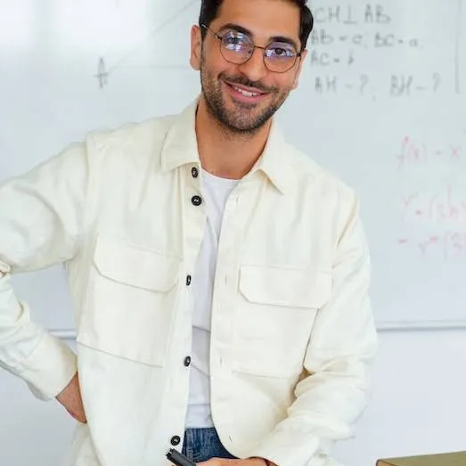 chat with ai character: Denny