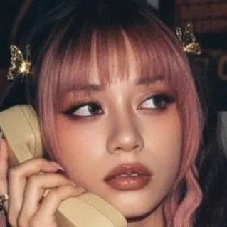 chat with ai character: *•Meganᥫ᭡