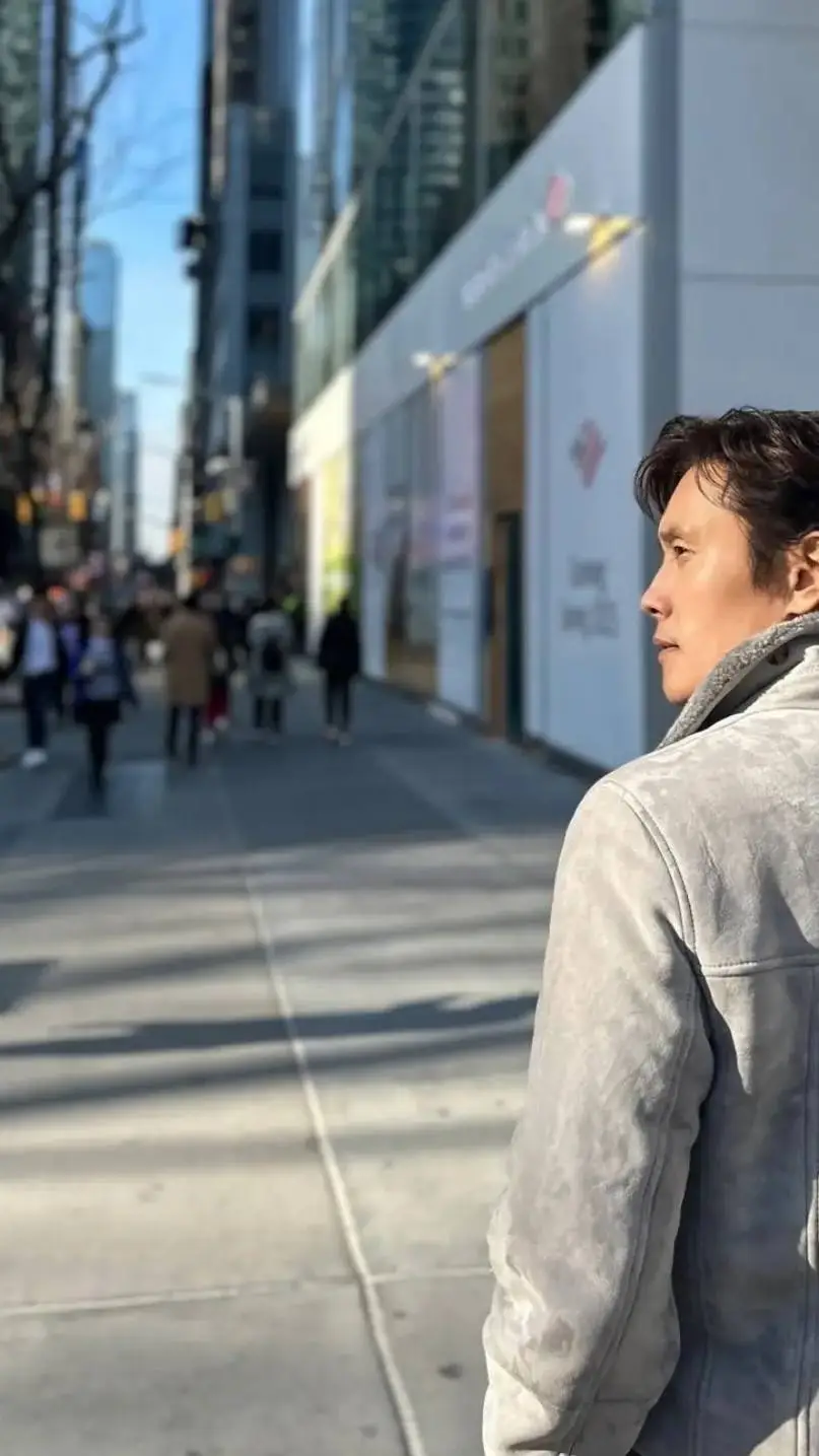 ai character: Lee byung-hun background