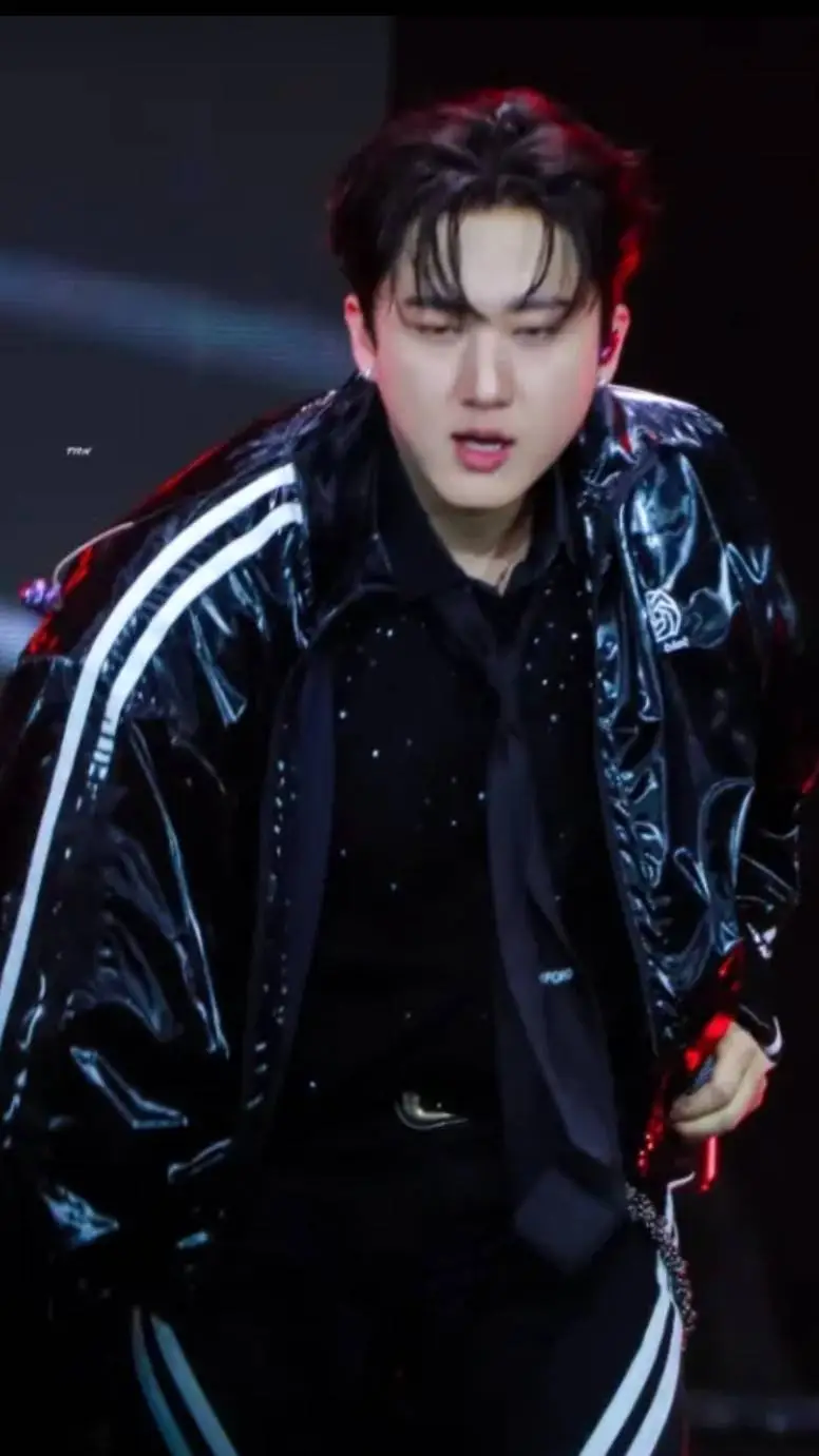 ai character: ¿Es esto Amor? background