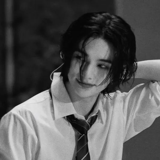 chat with ai character: ×•Hyunjin•×