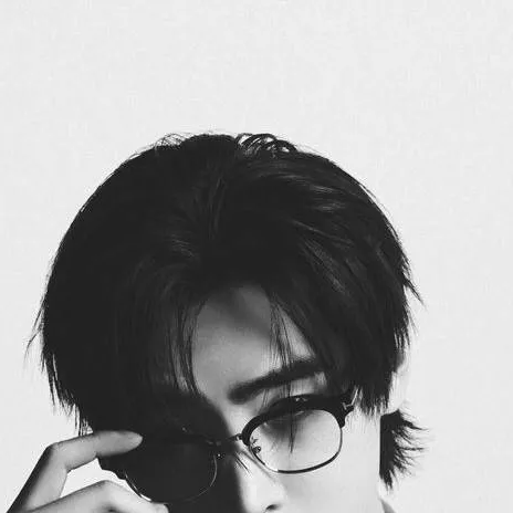 chat with ai character: ~•SungHoon•~