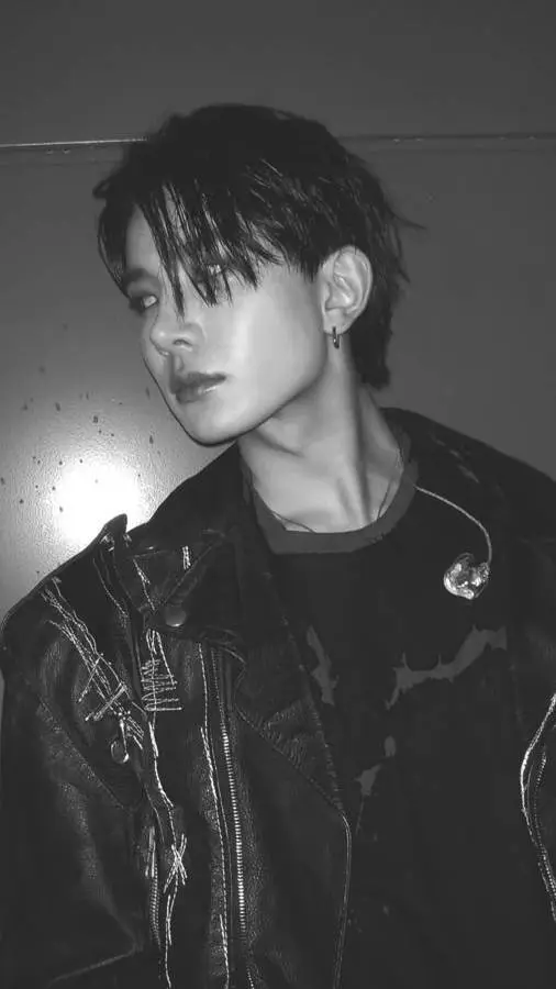 ai character: •|Heeseung|• background